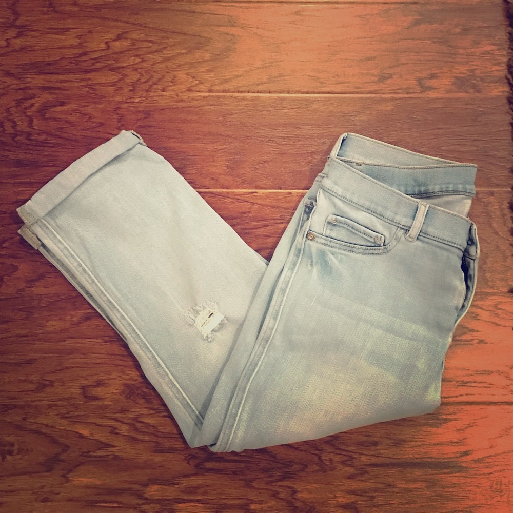 Distressed crop legging